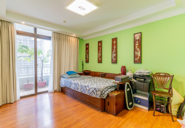 3 Bedroom Condo For Rent - De Castle Royal, BKK1, Phnom Penh thumbnail