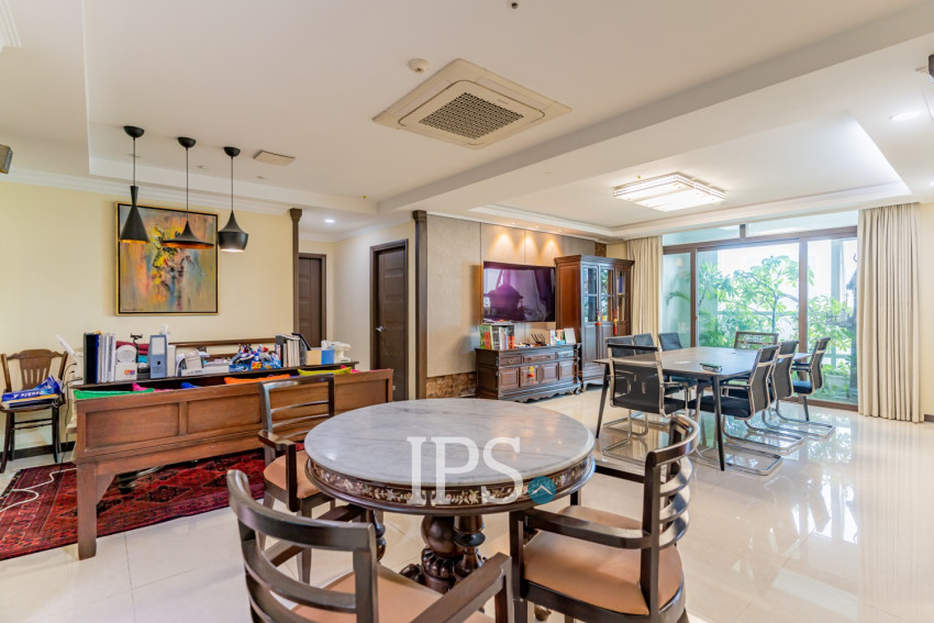 3 Bedroom Condo For Rent - De Castle Royal, BKK1, Phnom Penh