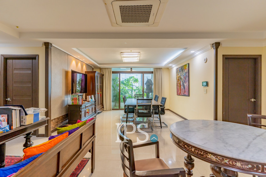 3 Bedroom Condo For Rent - De Castle Royal, BKK1, Phnom Penh