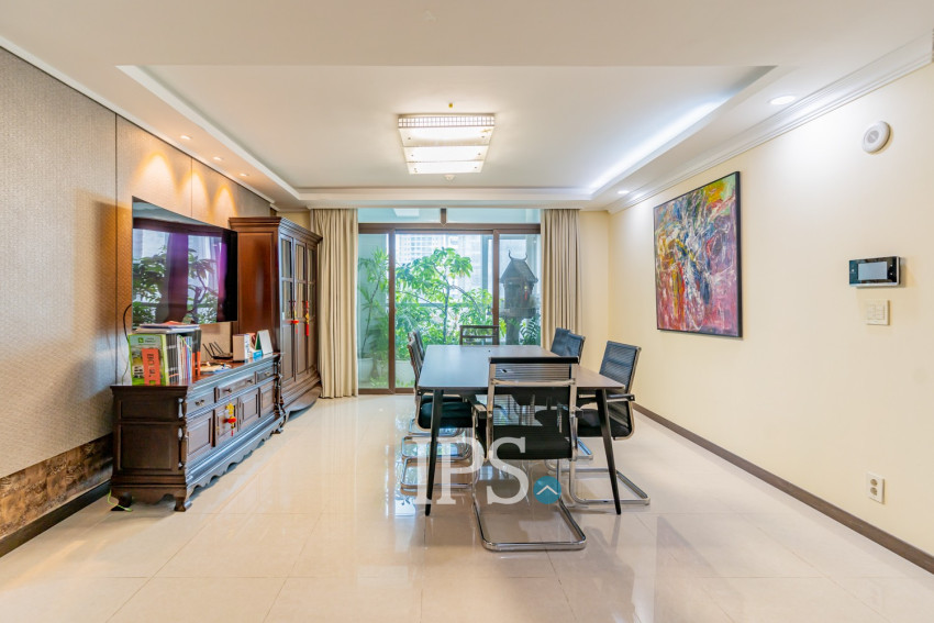 3 Bedroom Condo For Rent - De Castle Royal, BKK1, Phnom Penh