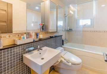 3 Bedroom Condo For Rent - De Castle Royal, BKK1, Phnom Penh thumbnail