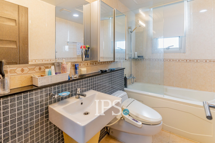 3 Bedroom Condo For Rent - De Castle Royal, BKK1, Phnom Penh