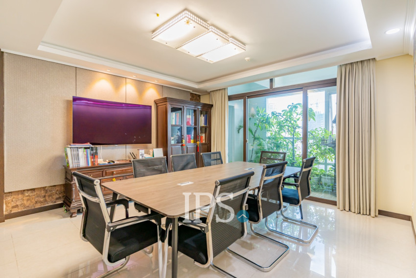 3 Bedroom Condo For Rent - De Castle Royal, BKK1, Phnom Penh