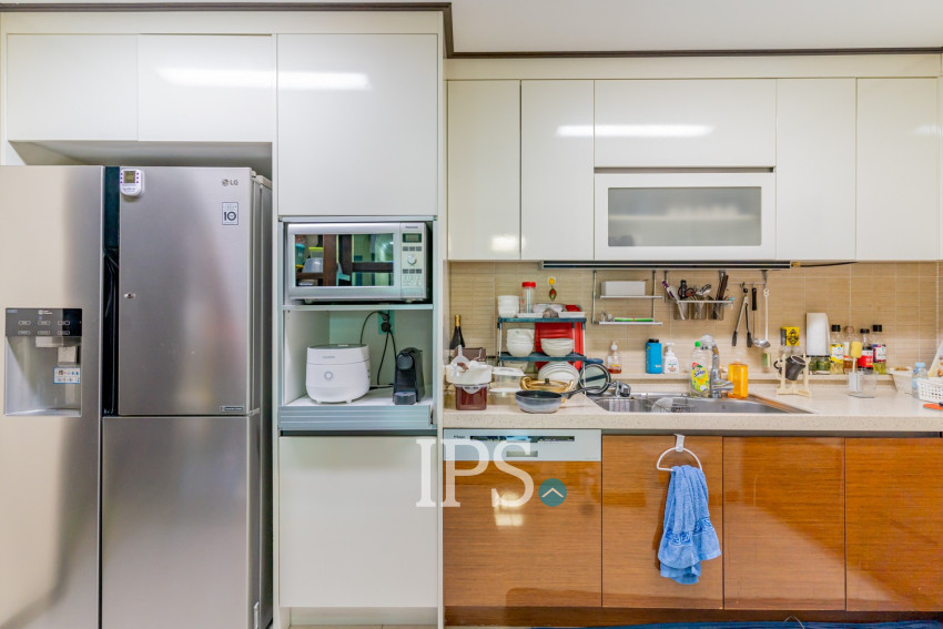 3 Bedroom Condo For Rent - De Castle Royal, BKK1, Phnom Penh