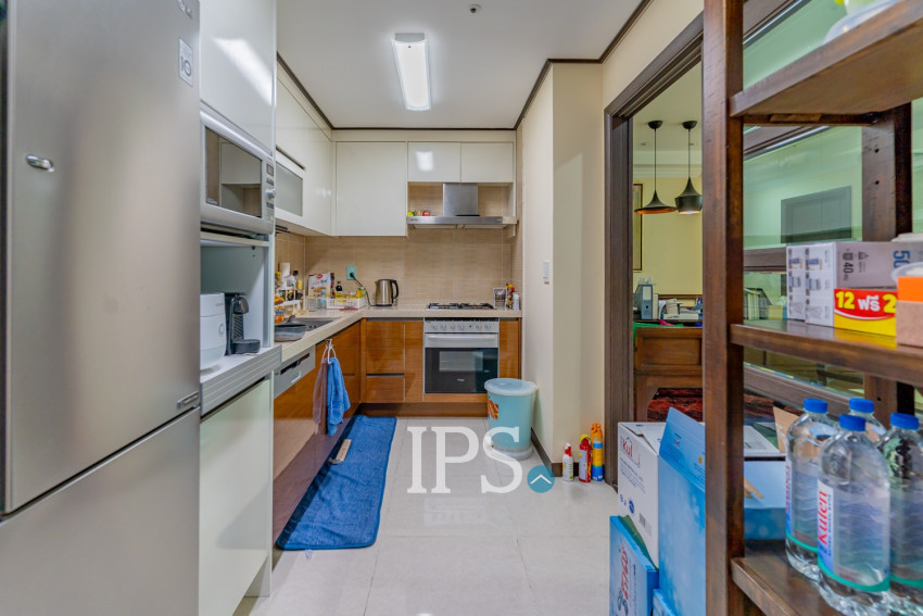 3 Bedroom Condo For Rent - De Castle Royal, BKK1, Phnom Penh