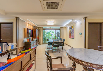 3 Bedroom Condo For Rent - De Castle Royal, BKK1, Phnom Penh thumbnail