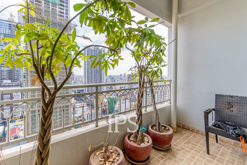 3 Bedroom Condo For Rent - De Castle Royal, BKK1, Phnom Penh