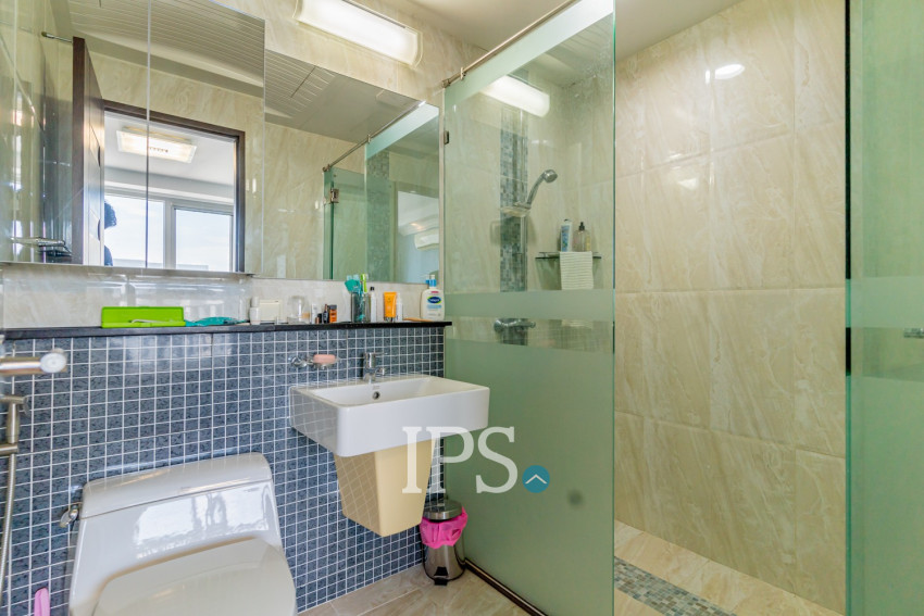 3 Bedroom Condo For Rent - De Castle Royal, BKK1, Phnom Penh