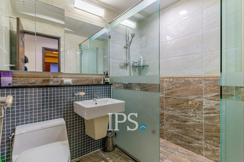 3 Bedroom Condo For Rent - De Castle Royal, BKK1, Phnom Penh