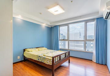 3 Bedroom Condo For Rent - De Castle Royal, BKK1, Phnom Penh thumbnail