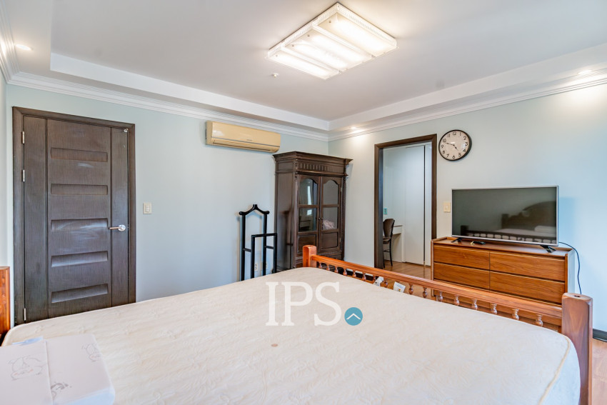 3 Bedroom Condo For Rent - De Castle Royal, BKK1, Phnom Penh