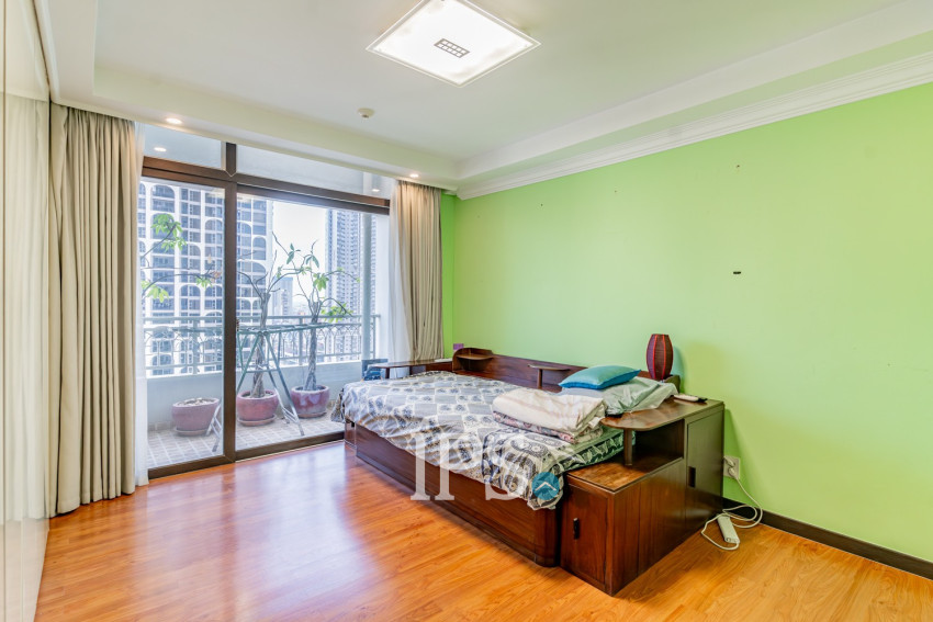 3 Bedroom Condo For Rent - De Castle Royal, BKK1, Phnom Penh
