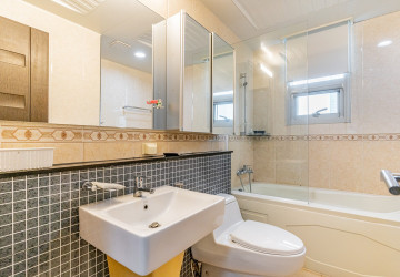 3 Bedroom Condo For Rent - De Castle Royal, BKK1, Phnom Penh thumbnail