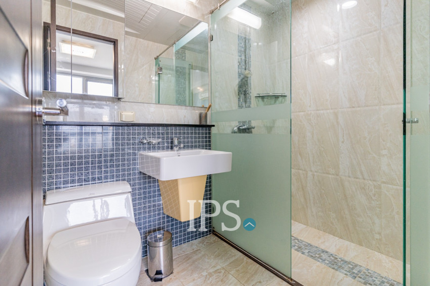 3 Bedroom Condo For Rent - De Castle Royal, BKK1, Phnom Penh