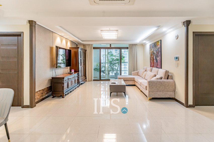 3 Bedroom Condo For Rent - De Castle Royal, BKK1, Phnom Penh