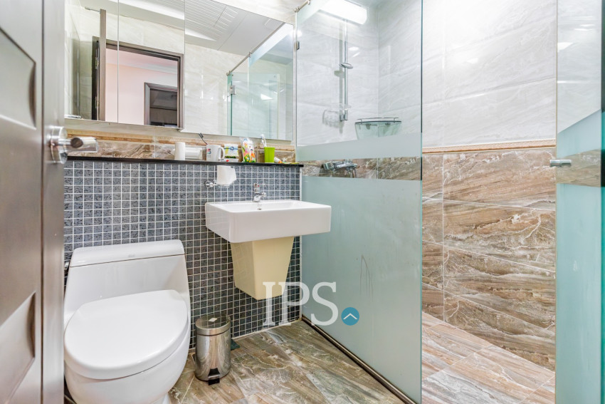 3 Bedroom Condo For Rent - De Castle Royal, BKK1, Phnom Penh