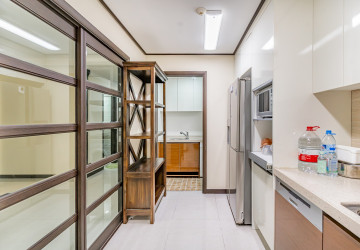 3 Bedroom Condo For Rent - De Castle Royal, BKK1, Phnom Penh thumbnail