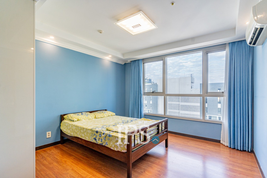 3 Bedroom Condo For Rent - De Castle Royal, BKK1, Phnom Penh