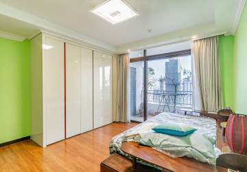 3 Bedroom Condo For Rent - De Castle Royal, BKK1, Phnom Penh thumbnail