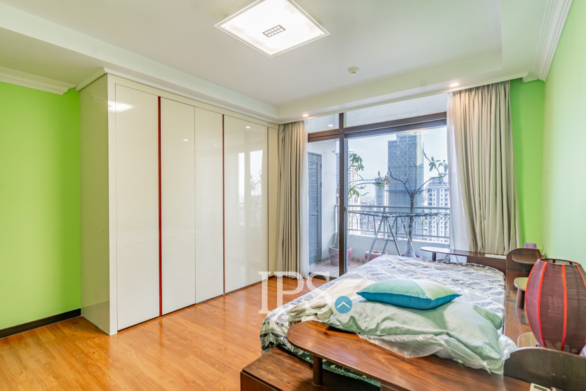 3 Bedroom Condo For Rent - De Castle Royal, BKK1, Phnom Penh