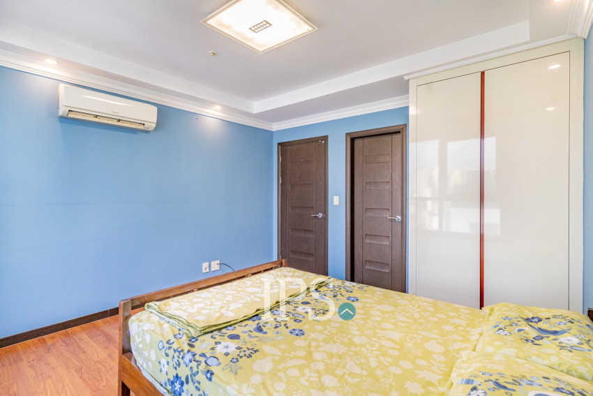 3 Bedroom Condo For Rent - De Castle Royal, BKK1, Phnom Penh