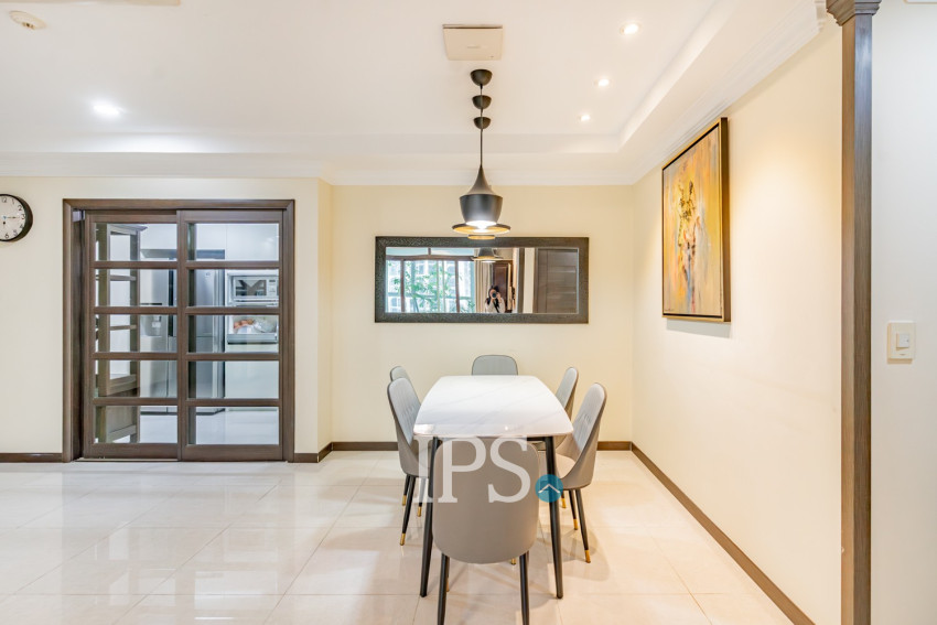 3 Bedroom Condo For Rent - De Castle Royal, BKK1, Phnom Penh