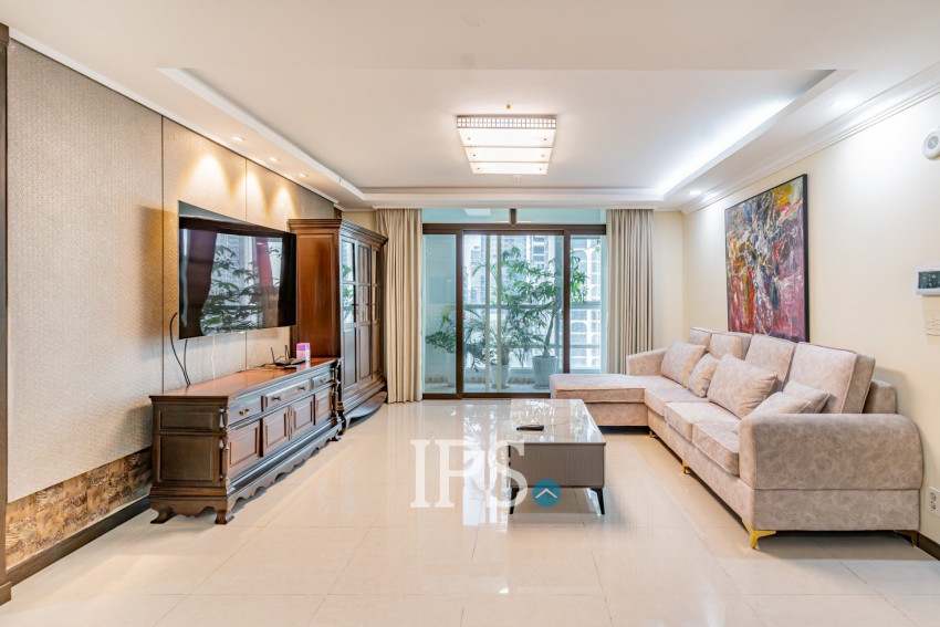 3 Bedroom Condo For Rent - De Castle Royal, BKK1, Phnom Penh