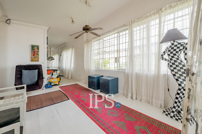 3 Bedroom Villa For Rent - Chroy Changvar, Phnom Penh