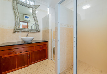 3 Bedroom Villa For Rent - Chroy Changvar, Phnom Penh thumbnail