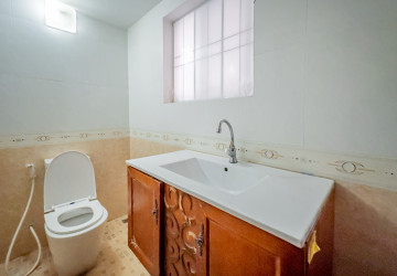 3 Bedroom Villa For Rent - Chroy Changvar, Phnom Penh thumbnail