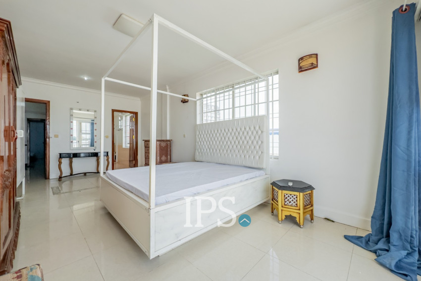 3 Bedroom Villa For Rent - Chroy Changvar, Phnom Penh