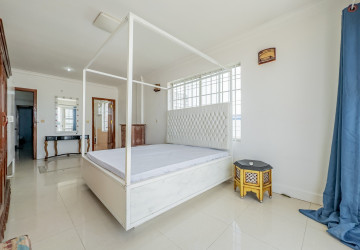 3 Bedroom Villa For Rent - Chroy Changvar, Phnom Penh thumbnail