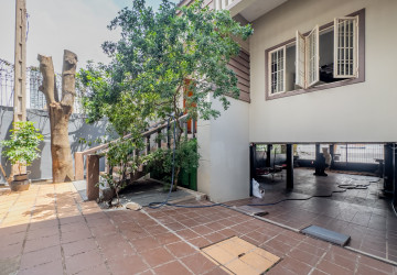 3 Bedroom Villa For Rent - Chroy Changvar, Phnom Penh thumbnail