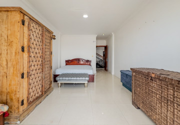 3 Bedroom Villa For Rent - Chroy Changvar, Phnom Penh thumbnail