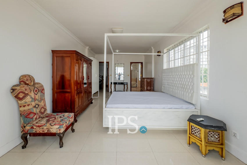 3 Bedroom Villa For Rent - Chroy Changvar, Phnom Penh