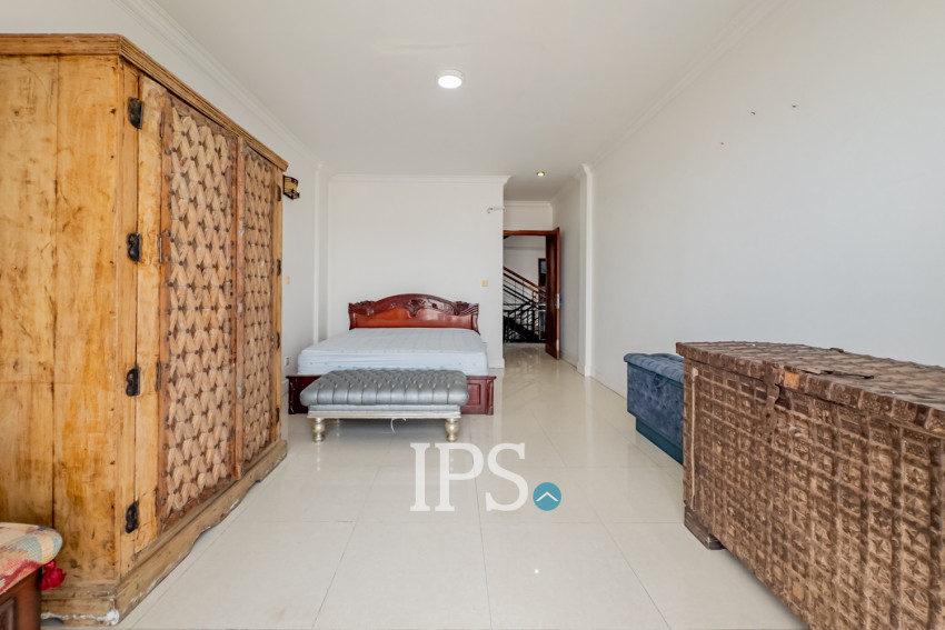 3 Bedroom Villa For Rent - Chroy Changvar, Phnom Penh