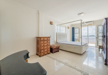 3 Bedroom Villa For Rent - Chroy Changvar, Phnom Penh thumbnail