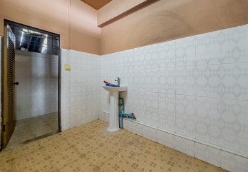 3 Bedroom Villa For Rent - Chroy Changvar, Phnom Penh thumbnail