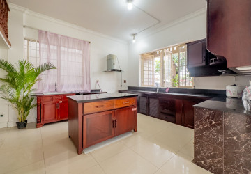 3 Bedroom Villa For Rent - Chroy Changvar, Phnom Penh thumbnail