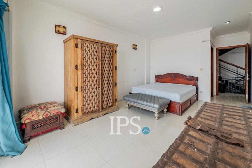 3 Bedroom Villa For Rent - Chroy Changvar, Phnom Penh