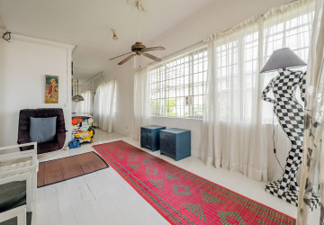 3 Bedroom Villa For Rent - Chroy Changvar, Phnom Penh thumbnail