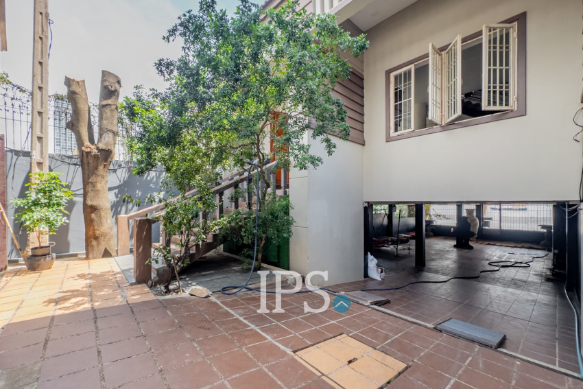 3 Bedroom Villa For Rent - Chroy Changvar, Phnom Penh