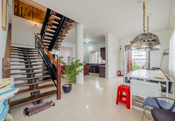 3 Bedroom Villa For Rent - Chroy Changvar, Phnom Penh thumbnail