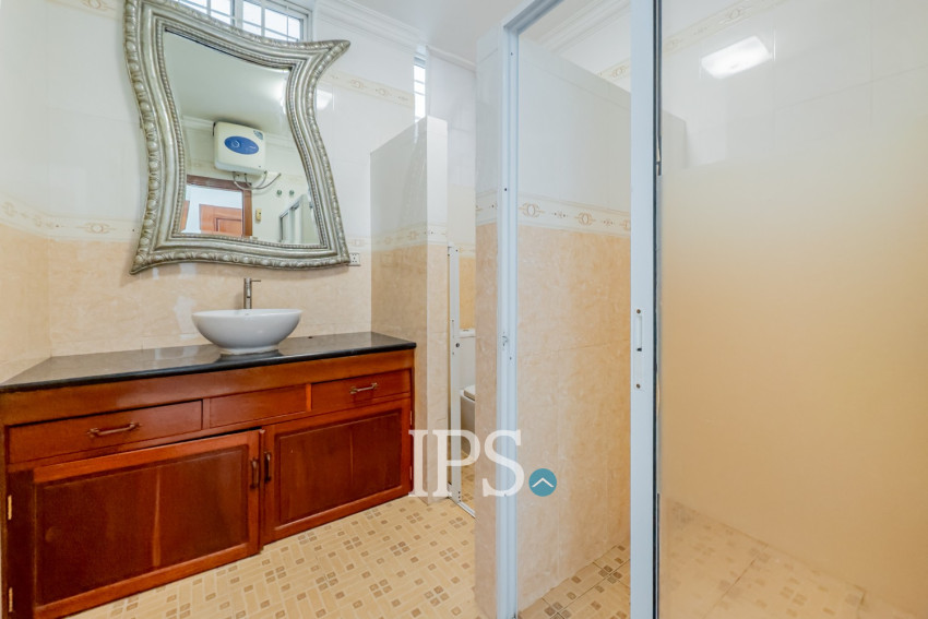 3 Bedroom Villa For Rent - Chroy Changvar, Phnom Penh