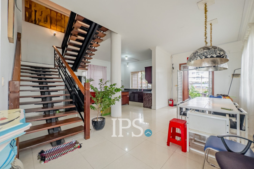 3 Bedroom Villa For Rent - Chroy Changvar, Phnom Penh