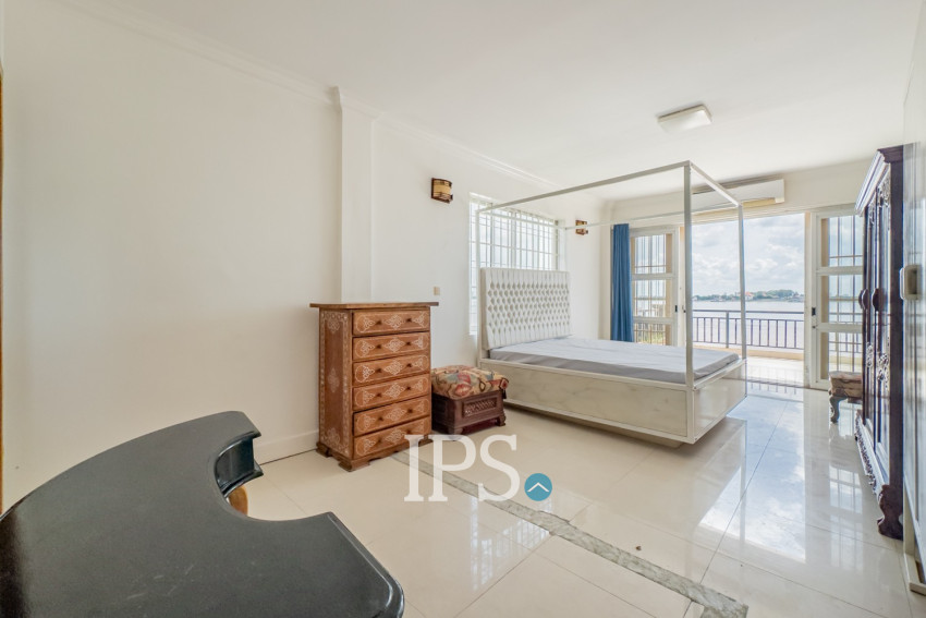 3 Bedroom Villa For Rent - Chroy Changvar, Phnom Penh