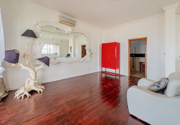 3 Bedroom Villa For Rent - Chroy Changvar, Phnom Penh thumbnail