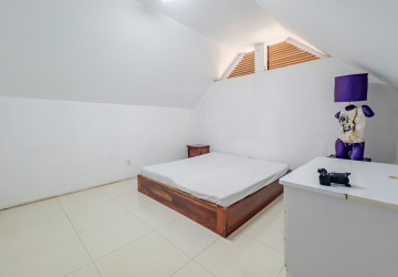 3 Bedroom Villa For Rent - Chroy Changvar, Phnom Penh thumbnail