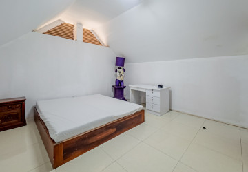 3 Bedroom Villa For Rent - Chroy Changvar, Phnom Penh thumbnail