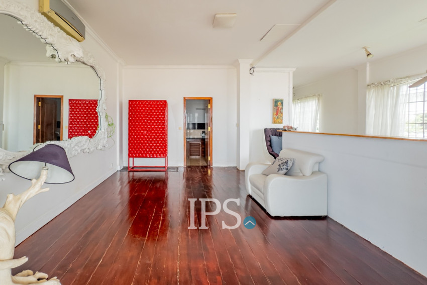3 Bedroom Villa For Rent - Chroy Changvar, Phnom Penh